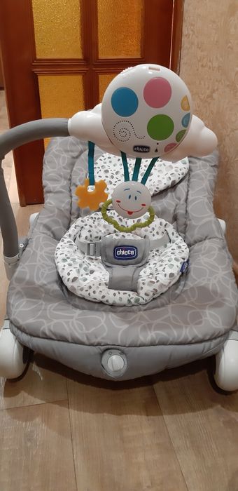 Продам крісло качалку chicco