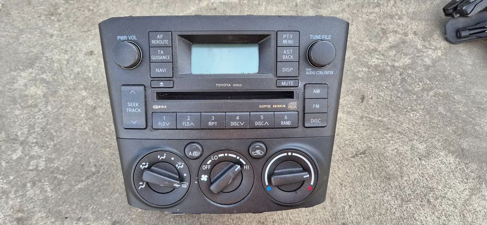 Radio CD panel nawiewu klimatyzacji manualny Toyota Avensis T25 lift 2007r 86120-05110