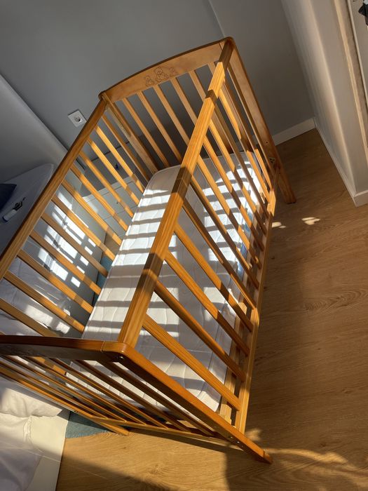 Berço de bebé c/ colchão ortopédico como Novo