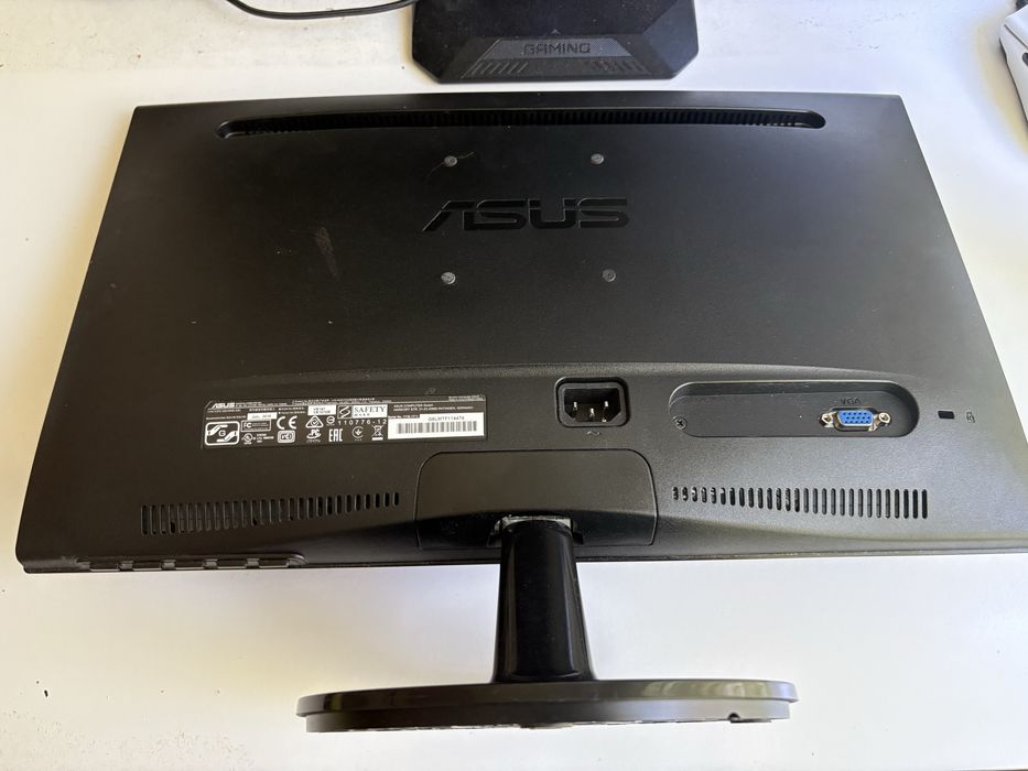 Монітор Asus.
