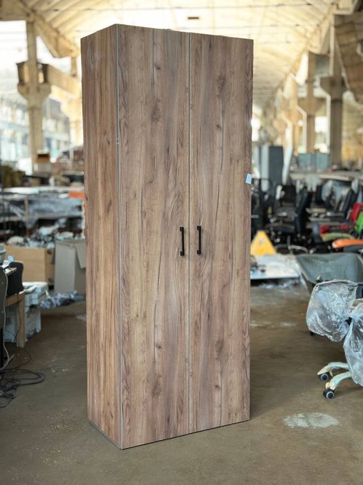 Офісні шафи, поличні шафи в кількості