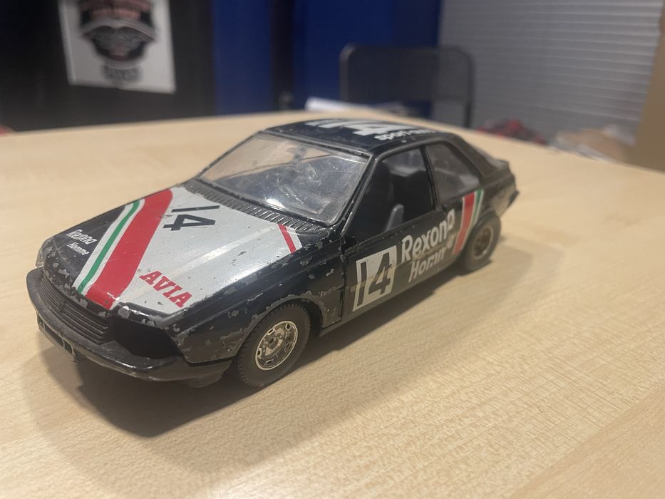 Renault Fuego 1/24 burago bburago