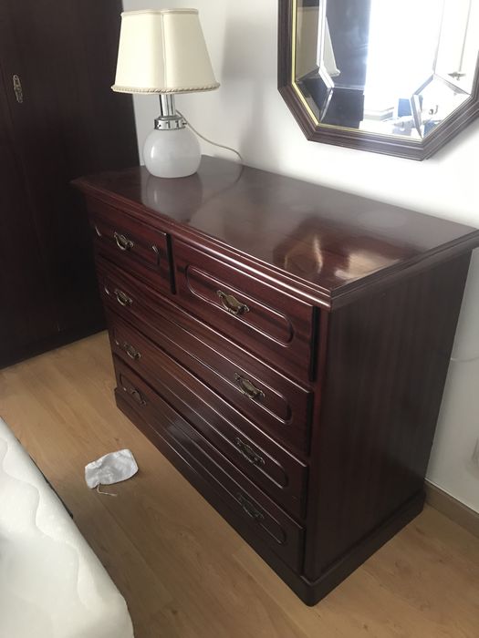 Comoda em madeira maciça