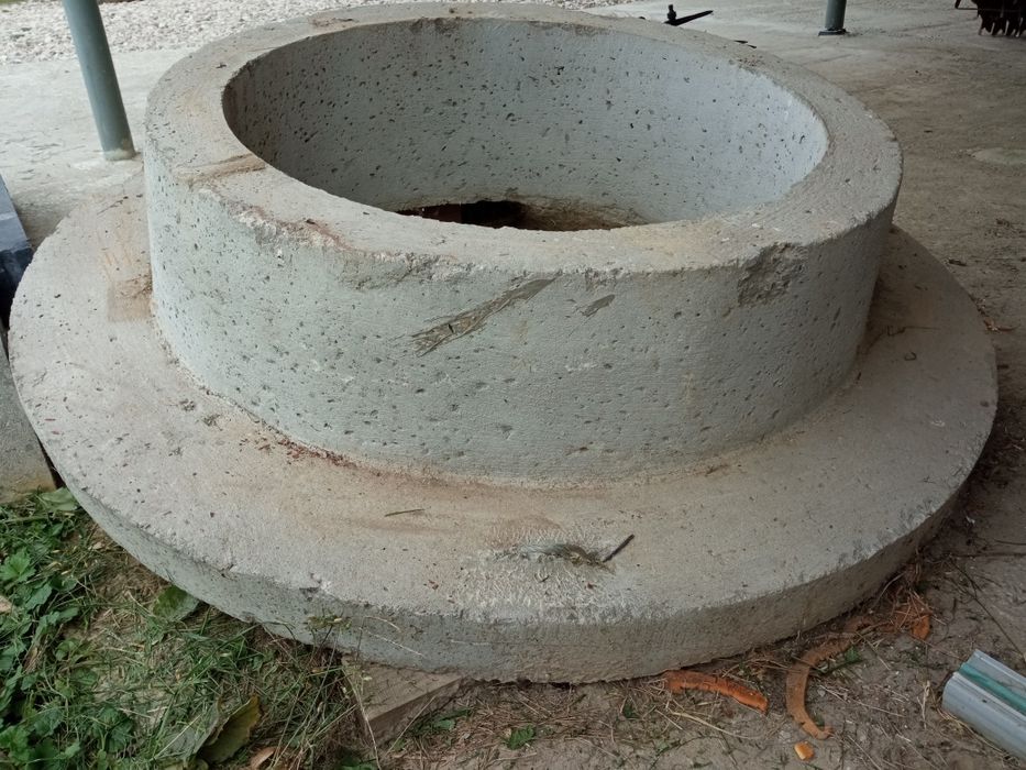 Pokrywa betonowa studzienki kanalizacyjne