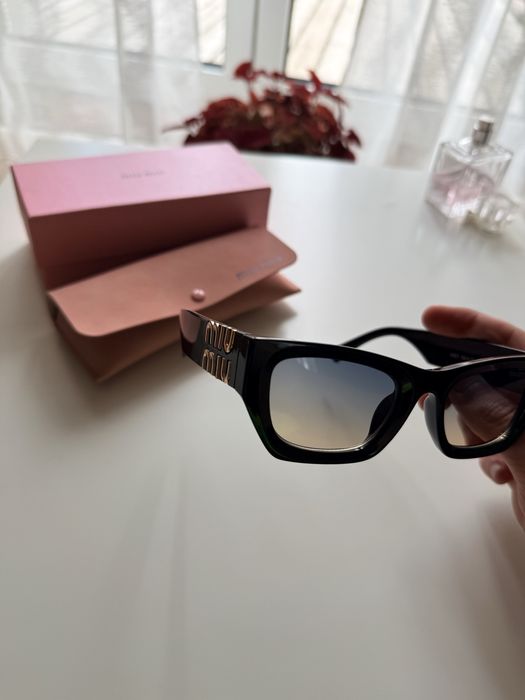 Okulary przeciwsłoneczne MIU MIU