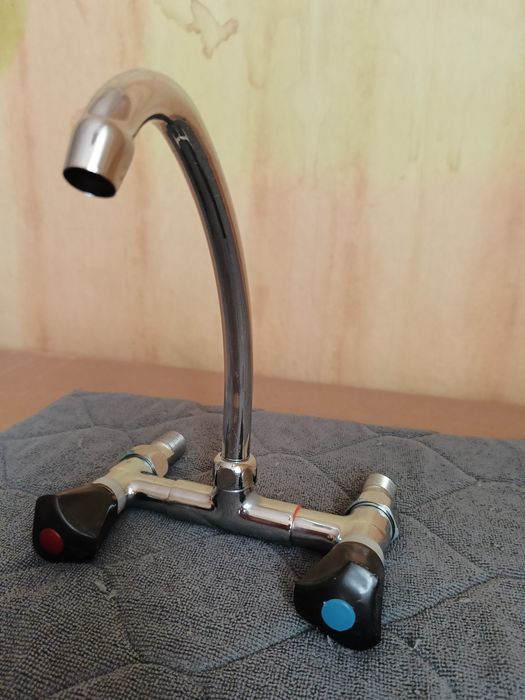 Кран для кухни..