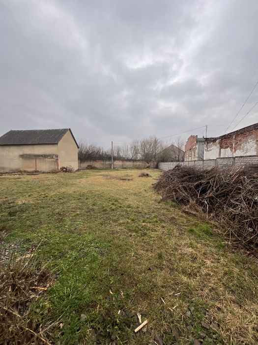 Продаж комплексу комерційних приміщень в центр частині м.Берегове