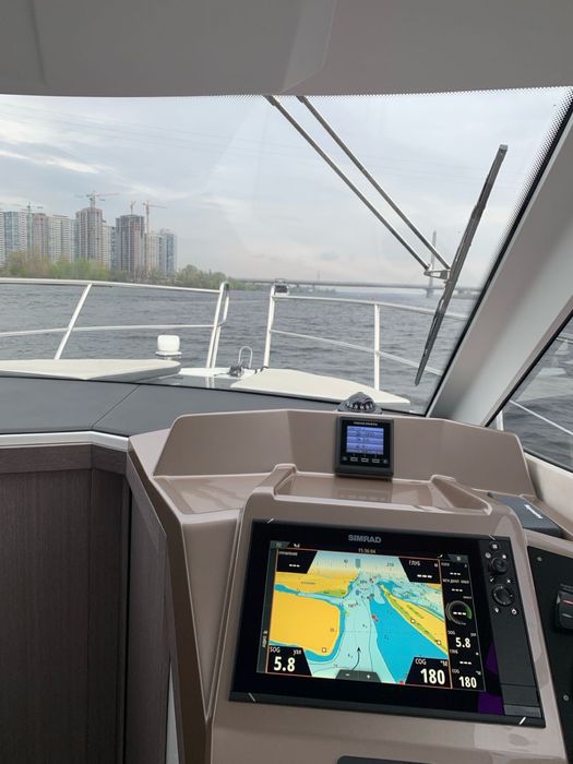 Моторная язта Galeon 300 FLY