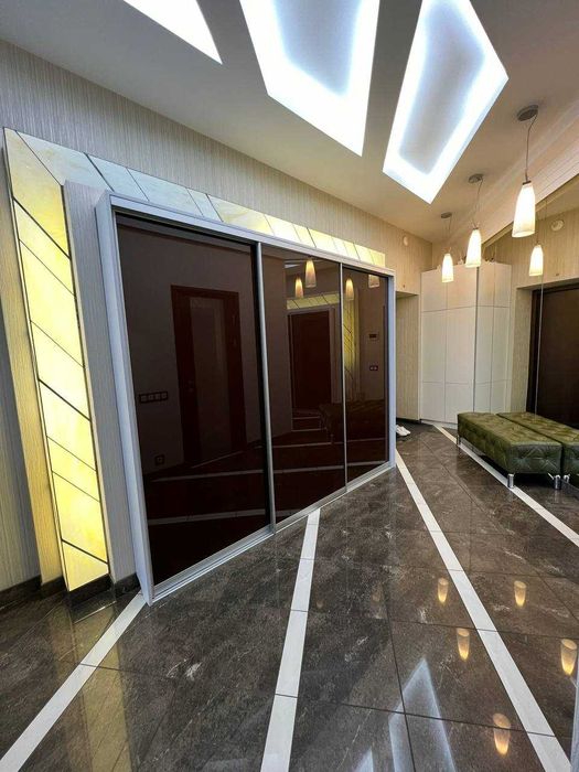 Продаж квартири в центрі з паркінгом