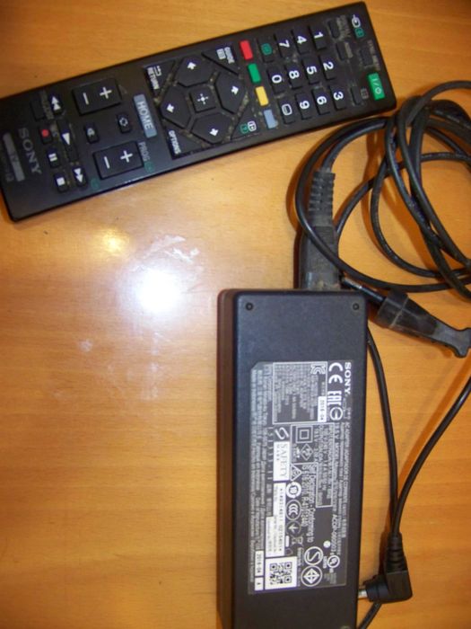 televisão sony 40 " KDL-40RD450 com ecrã partido