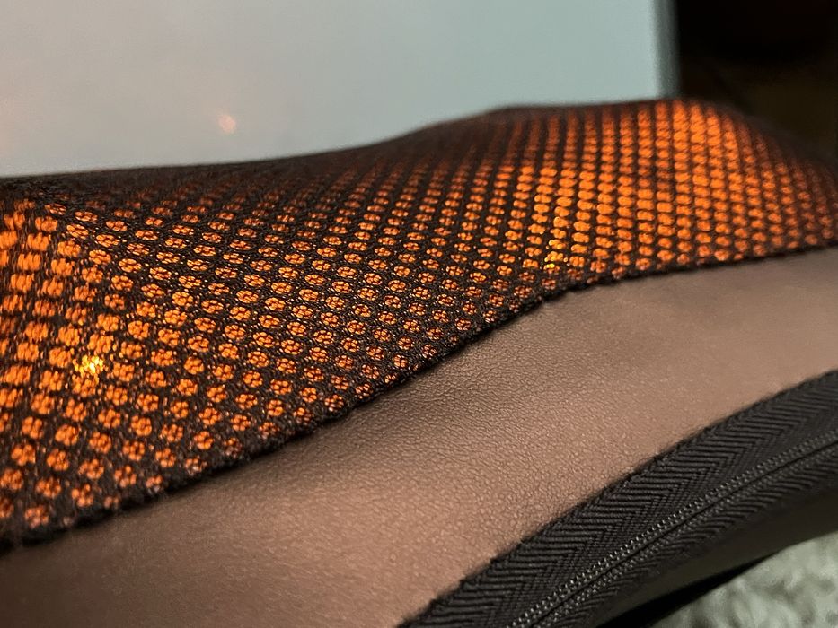 Масажер-подушка з підігрівом