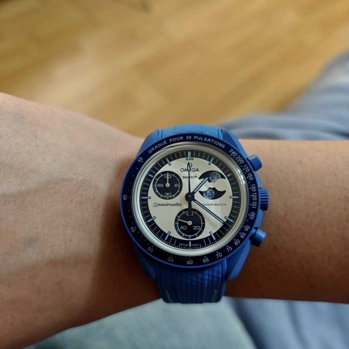 SO33N700 - niebieska pełnia w zegarku