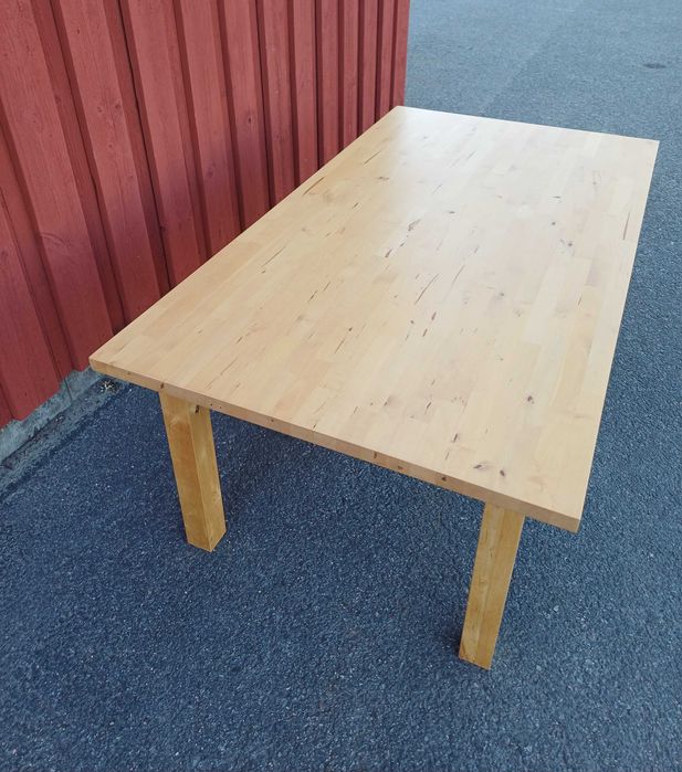 Prostokątny stolik do ogrodu