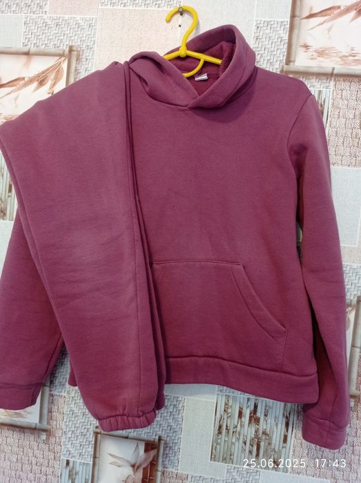 Продам костюмчик+ штани в подарунок