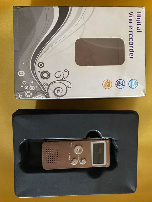 Цифровой мини диктофон с мп3. Состояние нового