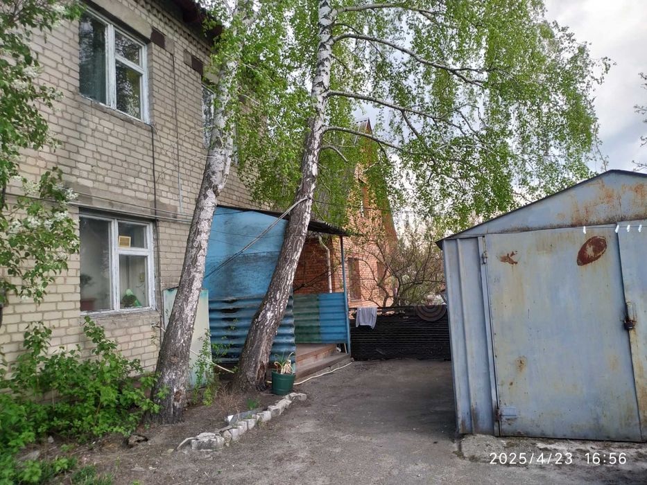 Продам 1/2 житлового будиноку.