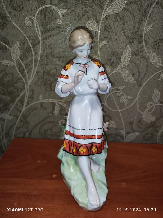 Продам статуэтка гадание на ромашке "КИЕВ"