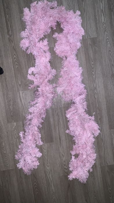 Хвойна гірлянда рожевого кольору
