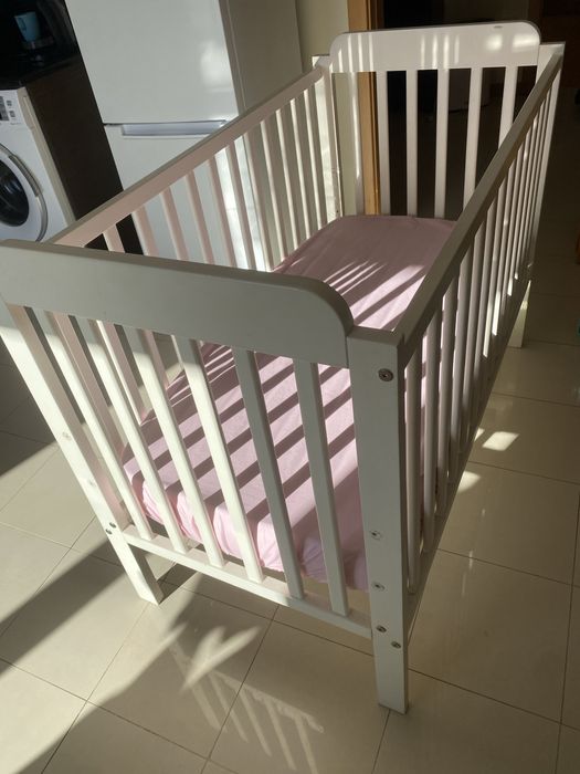 Vendo berço com algumas marca de uso