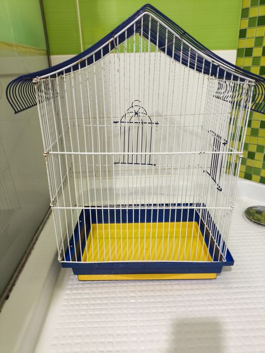 Продам клітку, другу віддам у подарунок