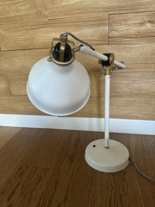 Lampka biurowa na biurko Ikea biała