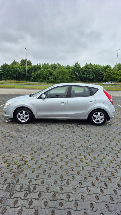 Hyundai I30 Sprzedam Hyundai i30, rok 2007, silnik 1.4 benzyna, skrzynia biegów ma