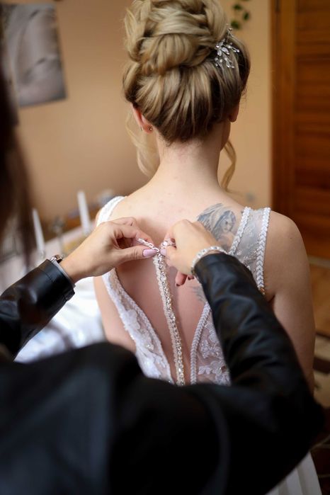 Suknia ślubna - pięknie się mieni