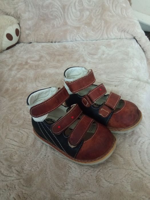 Анти варусне взуття для лікування клишоногість