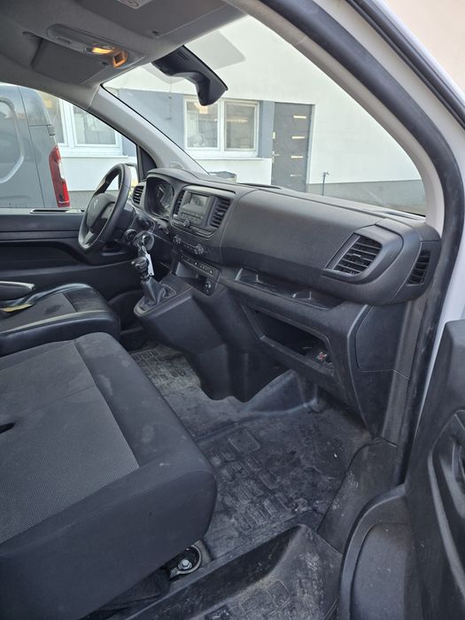 Citroen jumpy rok 2023