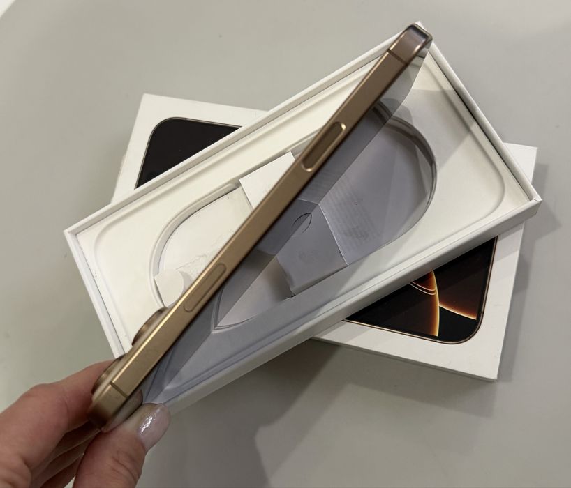 Продам свой iPhone 16 pro max 256GB