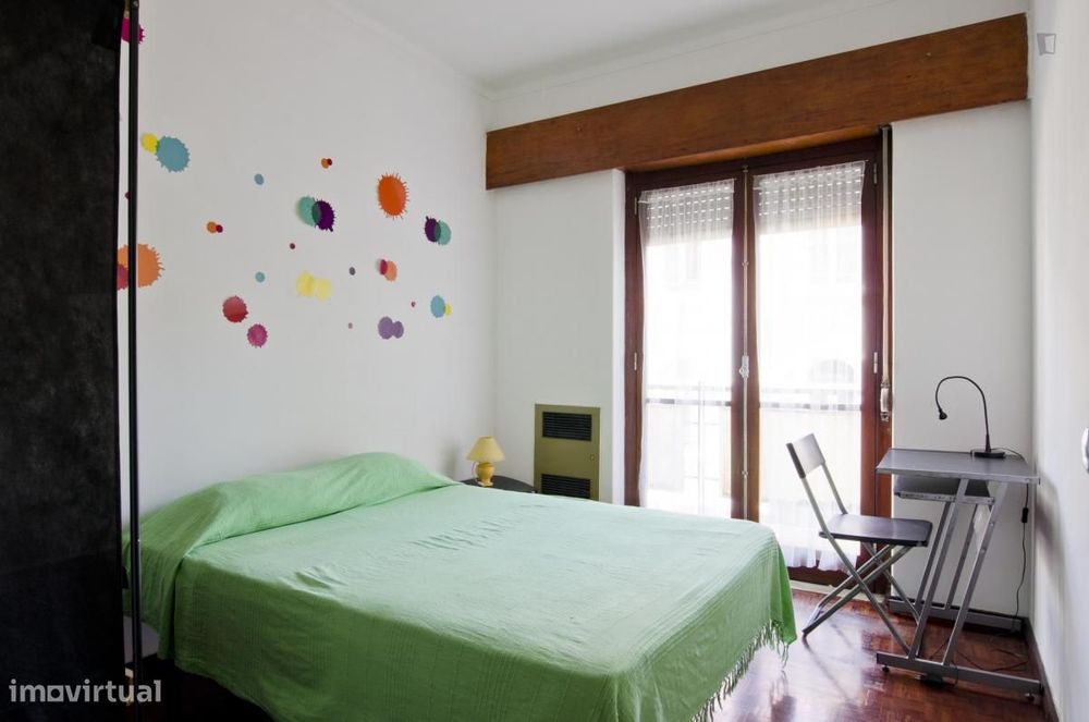 Quarto - localizado em São Bento Lisbon