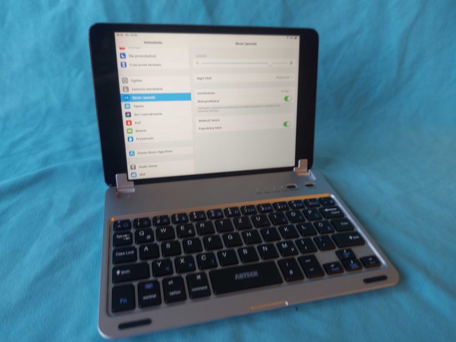 Świetny, miniaturowy notebook Apple. Zmieści się w większej kieszeni