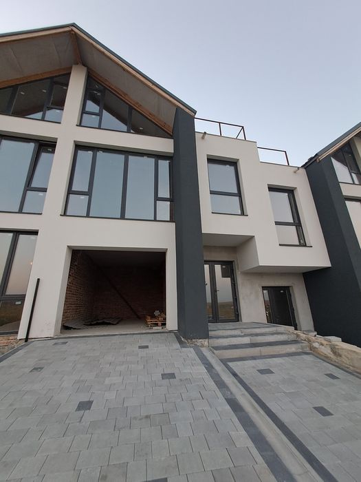Продаж 3 пов. будинок-таунхаус, 2.3 сотки, 133 кв.м, Байківці