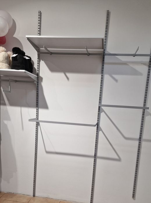 Regały przyścienne modułowe