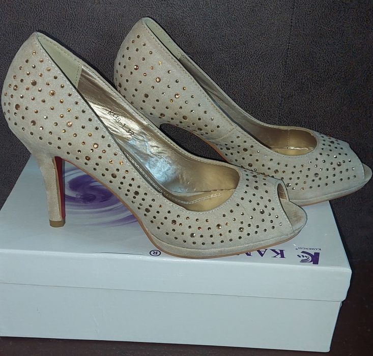 Туфлі жіночі на підборах