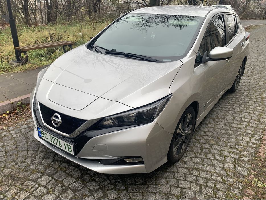 Nissan Leaf ZE1