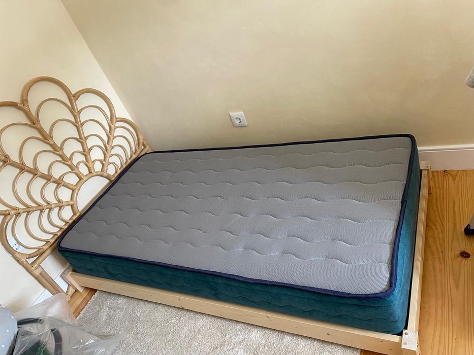 Vende-se Colchão e Cama de criança novos.