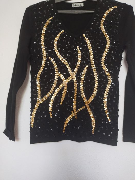 Чорний полувер та синій