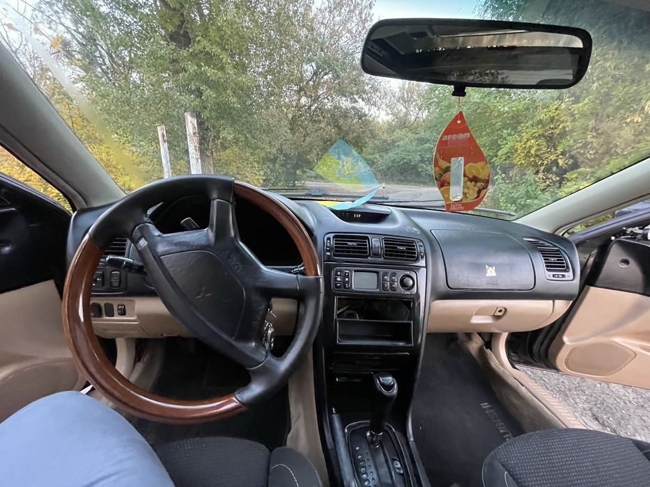 Mitsubishi Galant 8