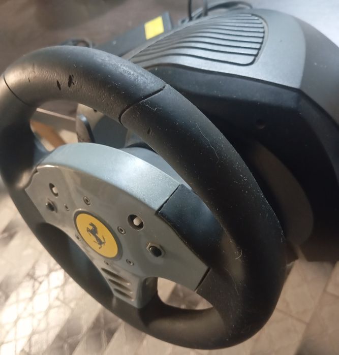 Volante Thrustmaster Ferrari