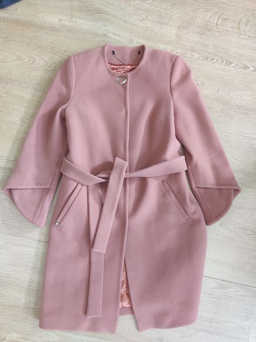Пальто женское.Цвет пудров производство Турция .Почти новоеый. Почти н