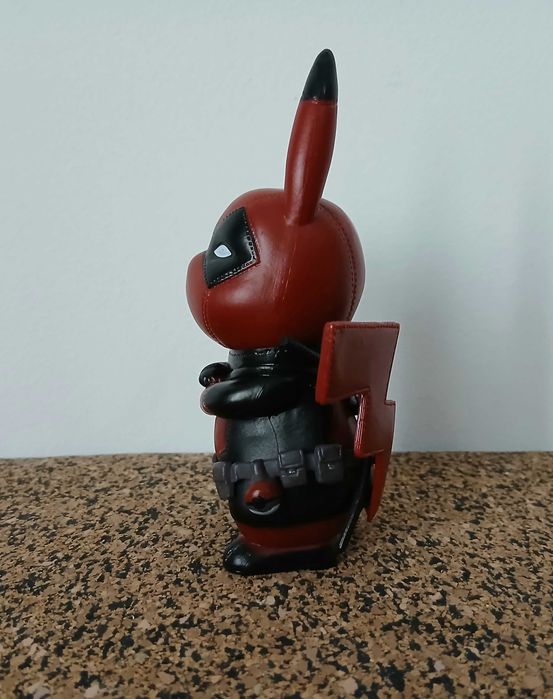 Figura - Deadpool Pikachu
