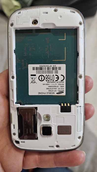 Telemóvel Samsung sem bateria, com capa