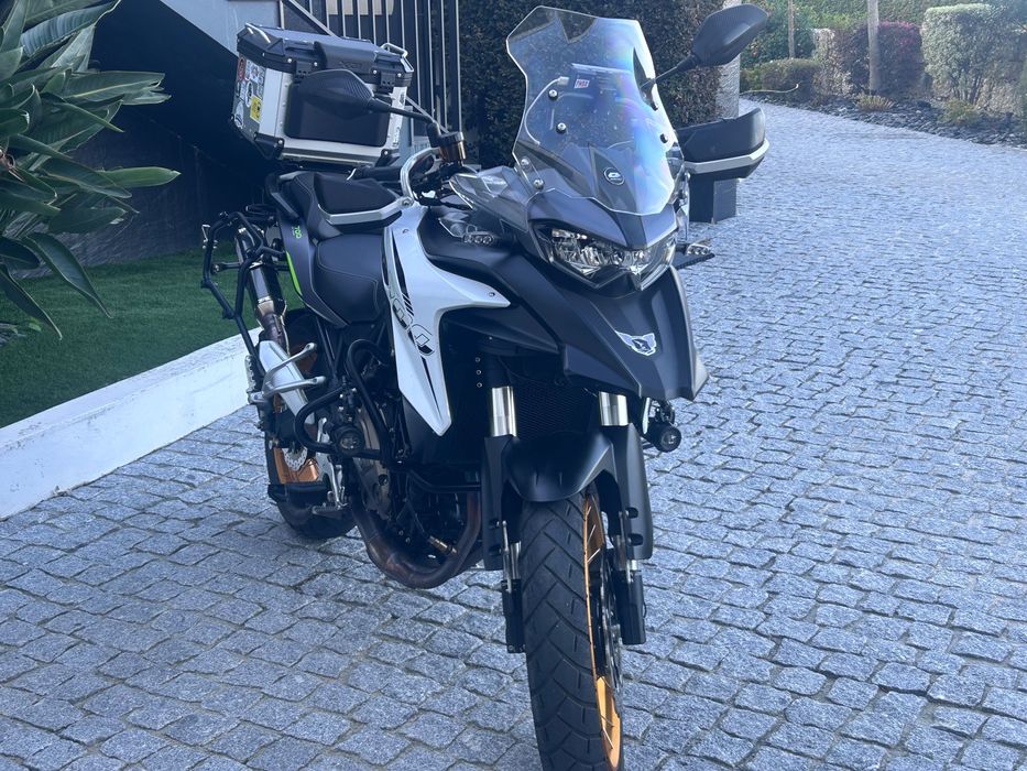 Mota Qj srt 700 x
