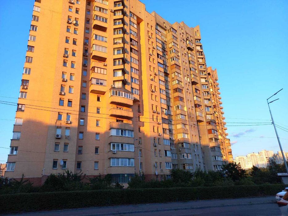 Здам в оренду 1к квартиру біля метро. Без комісії