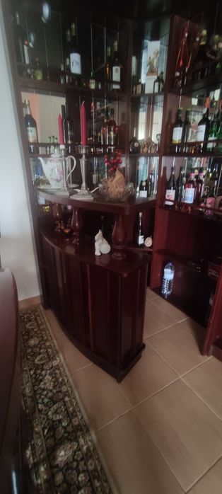 Móvel-bar de canto electrificado