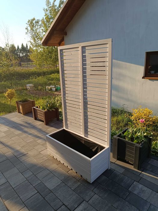 Doniczka, skrzynia na kwiaty z pergolą