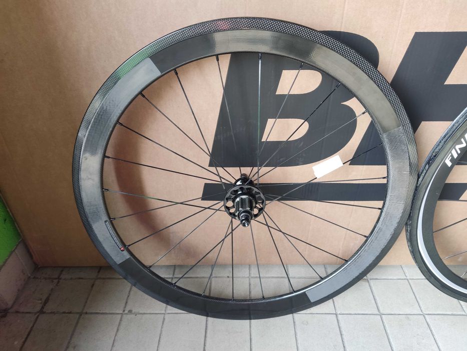 Par de rodas de carbono fine tubular