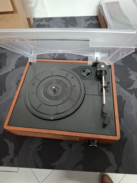 Gira discos com tampa danificada