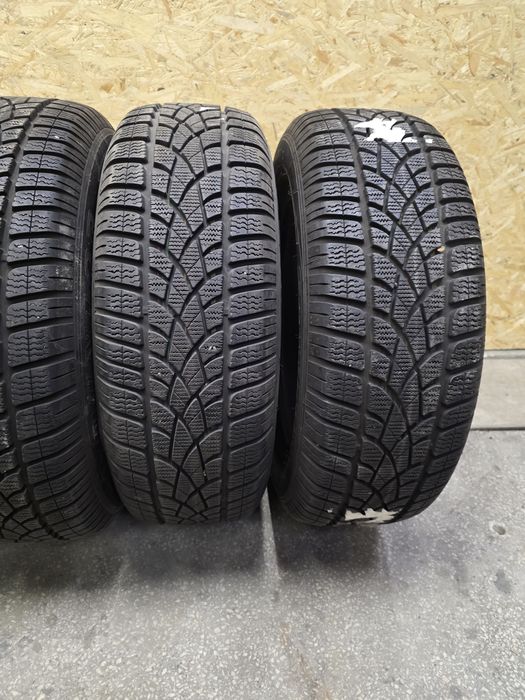 Komplet opon Zimowych Dunlop SP WinterSport3d 215 60 R17 C 104/102H M+